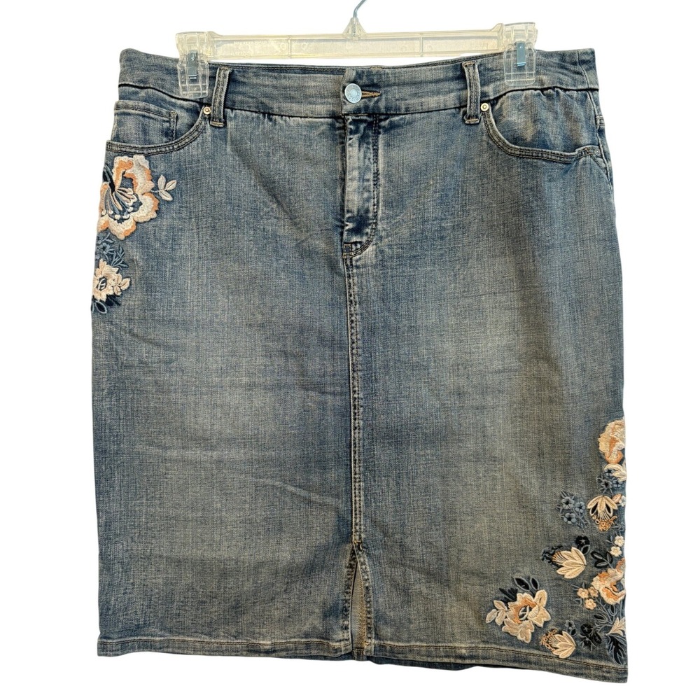 Chicos Floral Embroidered Denim Skirt Medium Wash Blue Size 2.5 L Stretch Pencil